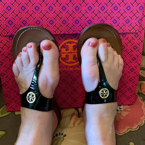 Tory Burch Black Patent Cameron Sandals 8.5 - Picture 2 of 10